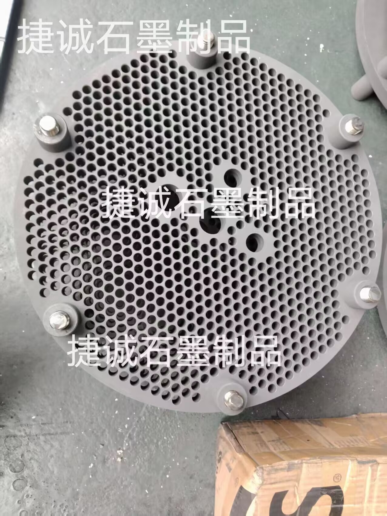 石墨燒結(jié)盤(pán)，鐘罩爐燒結(jié)石墨盤(pán)，石墨盤(pán)，銅粉燒結(jié)石墨盤(pán)，燒結(jié)石墨盤(pán)，銅粉燒結(jié)石墨模具，石墨盤(pán)加工，鐘罩爐石墨盤(pán)，隧道爐石墨盤(pán)，推板爐石墨盤(pán)，石墨盤(pán)加工廠(chǎng)